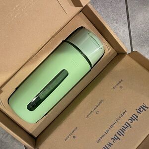Visp brand frothing bottle. Very quiet. Videos of white cup is mine.